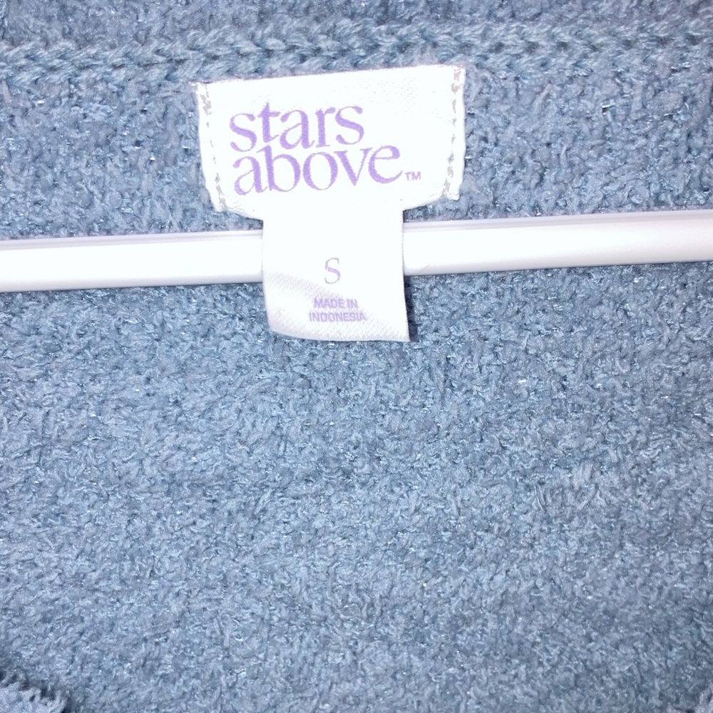 Stars Above - Cozy V-Neck Blue Sweater - Picture 4 of 8